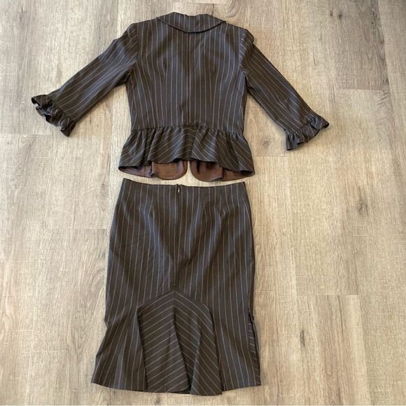 Louis Verdad Brown Pin Stripe 2 Piece Suit XS Top S Skirt EUC - Picture 5 of 10